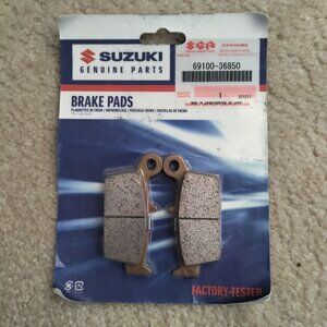 NEW SUZUKI MOTORCYCLE REAR BRAKE PAD SET NEW OEM 69100-36850
